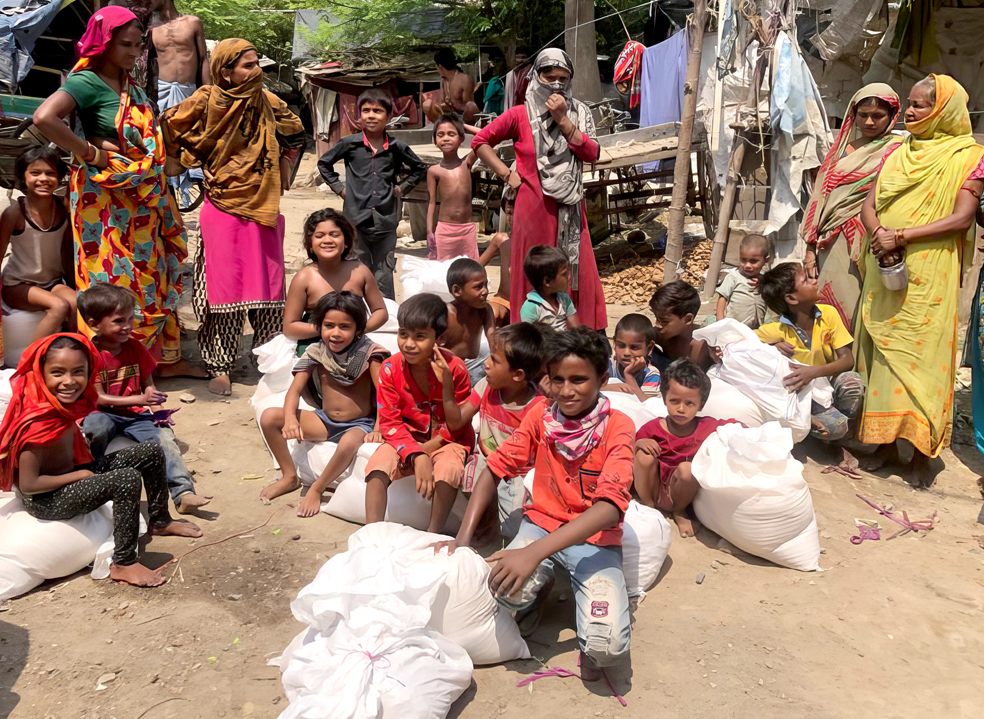 indian_children_with_bags