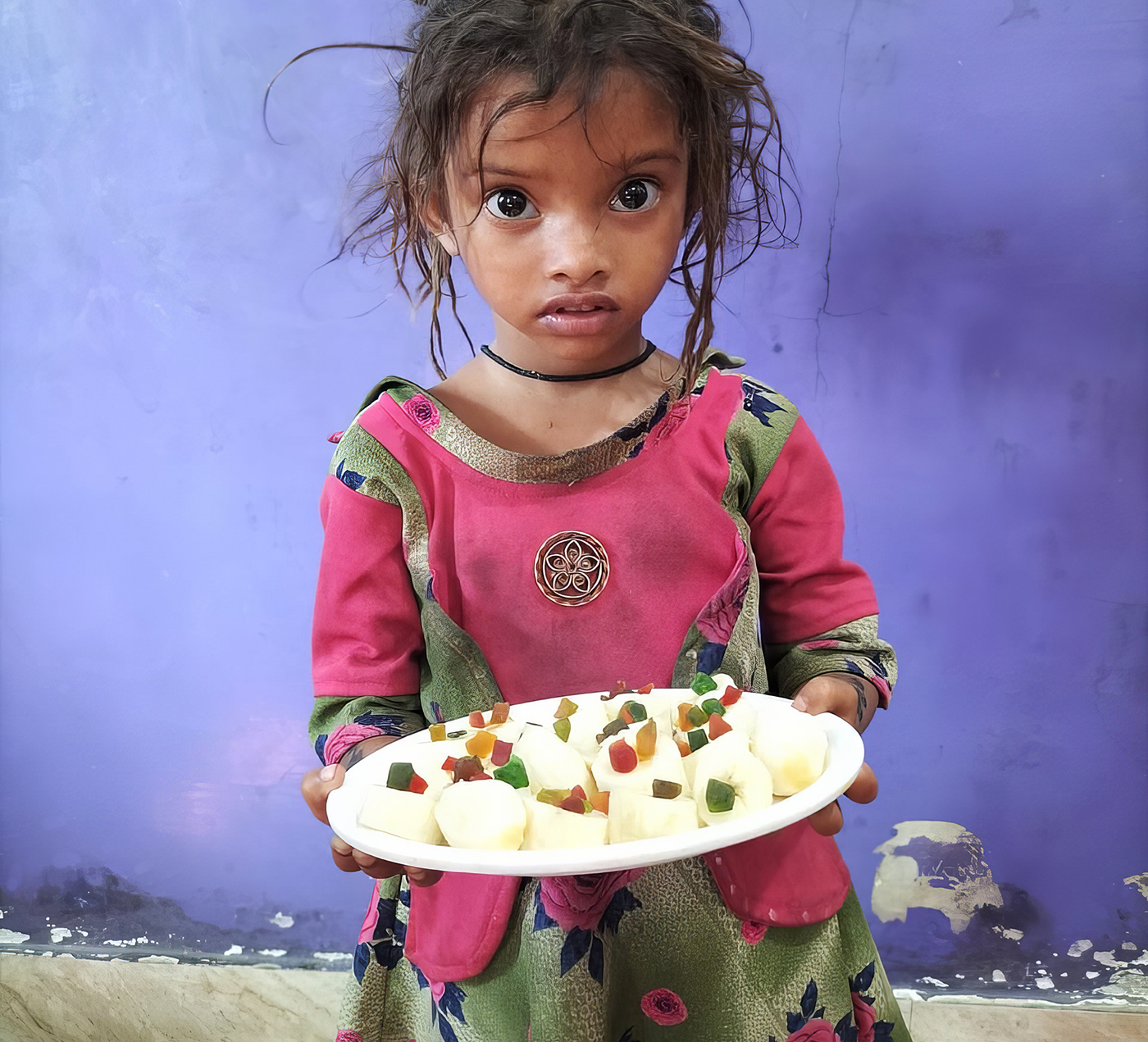indian_girl_with_plate